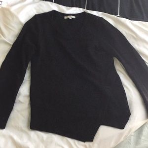 Black ribbed sweater with bottom detail